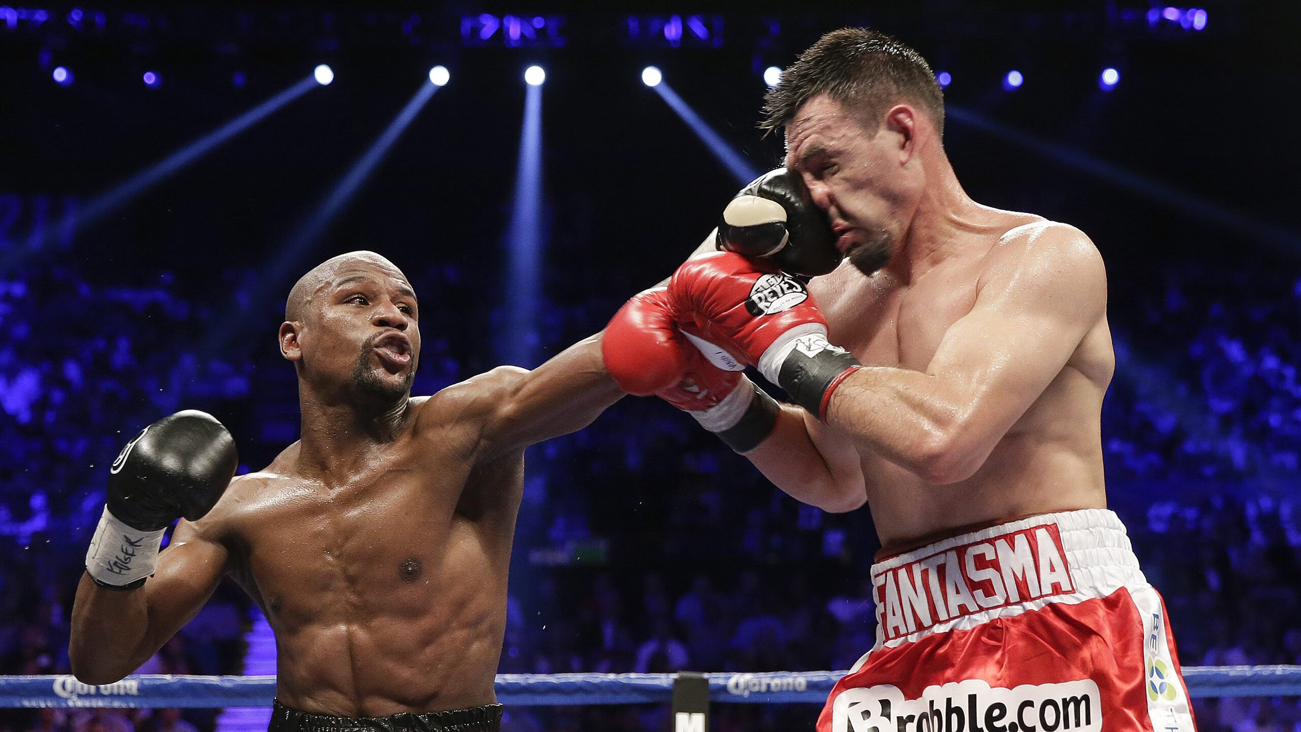 综合格斗赛场焦点！瑞士队对阵德国队，压哨绝杀，引爆全场观众欢呼