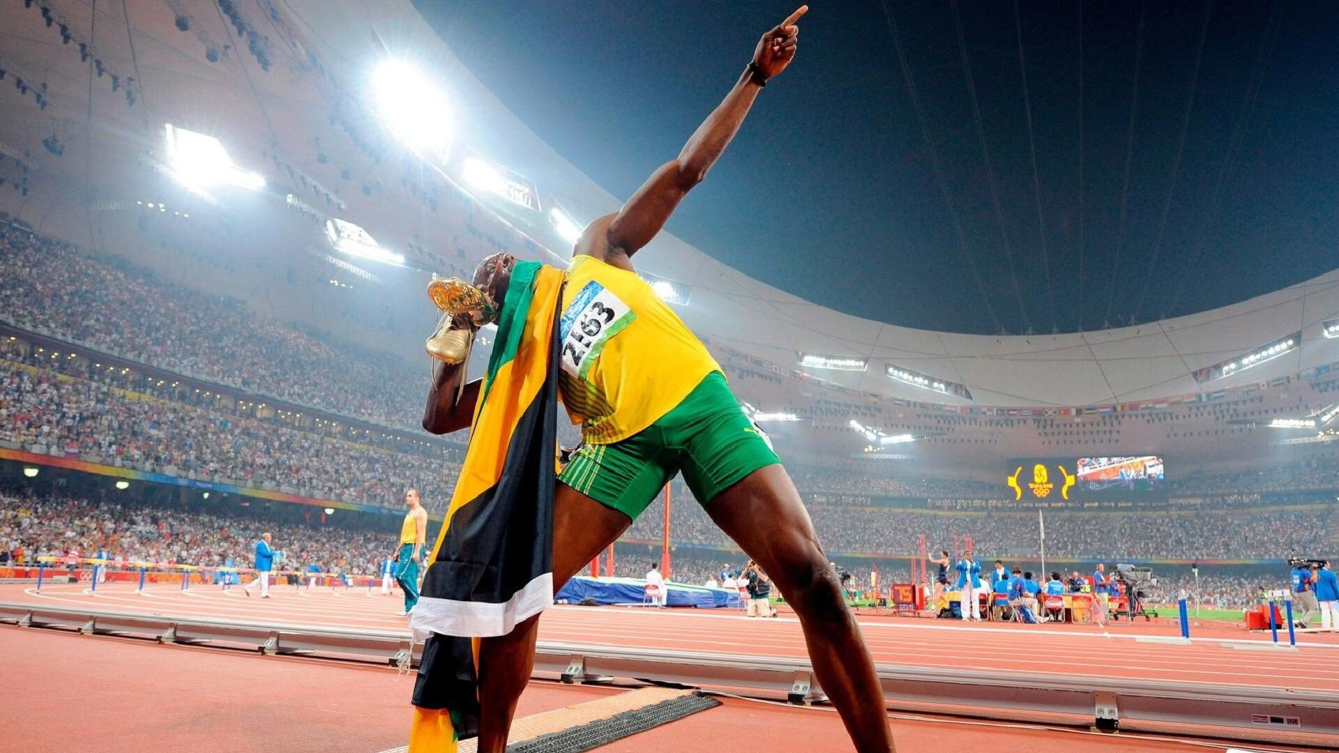 足球赛场焦点！美国队对阵西班牙队，防守反击奏效，球队笑到最后